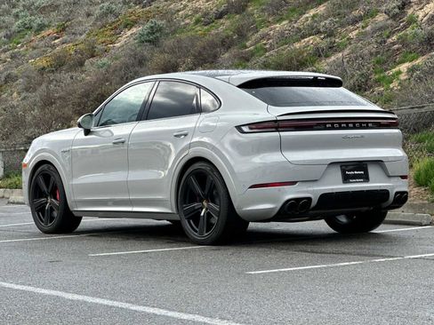 Used 2025 Porsche Cayenne S image 3