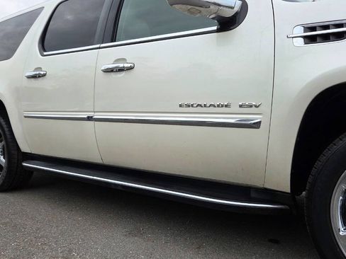 Used 2010 Cadillac Escalade ESV Luxury AWD/4WD image 19