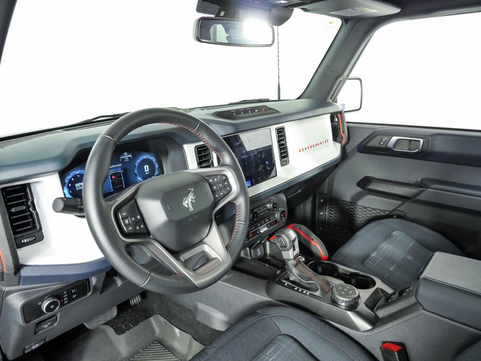 Used 2025 Ford Bronco Heritage Edition AWD/4WD image 4