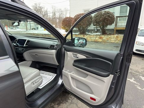 Used 2017 Honda Ridgeline RTL-T image 18