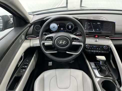 New 2025 Hyundai Elantra Limited image 23