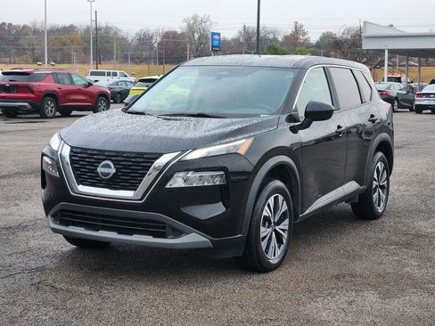 Used 2023 Nissan Rogue SV image 3