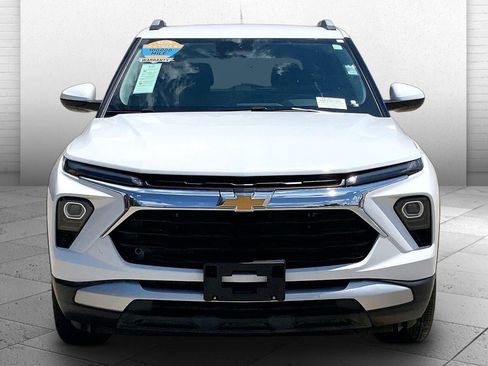 Used 2025 Chevrolet TrailBlazer LT FWD image 2