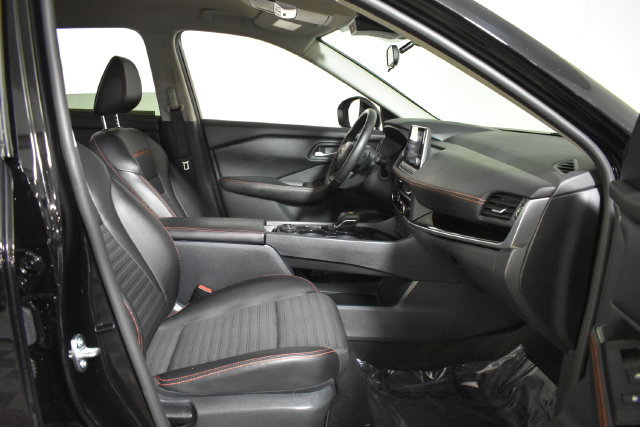 Certified 2025 Nissan Rogue SV AWD/4WD image 35
