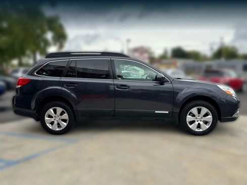 Used 2010 Subaru Outback 2.5i Limited image 6