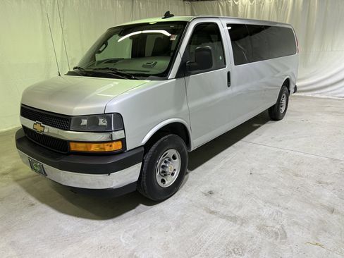 Certified 2025 Chevrolet Express 3500 LT w/ LT Preferred Equipment Group image 6