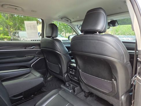 Used 2023 Jeep Grand Cherokee L Limited AWD/4WD image 15