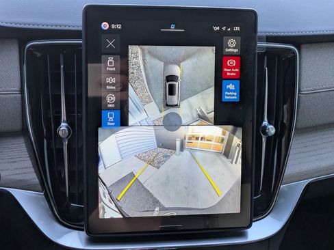 New 2026 Volvo XC90 B6 Ultra image 13