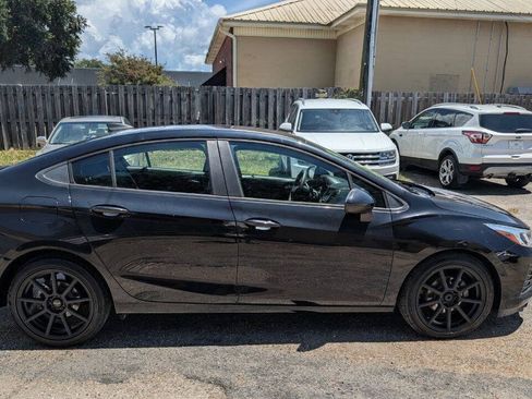 Used 2019 Chevrolet Cruze LS FWD image 2