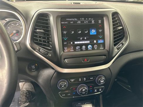 Used 2015 Jeep Cherokee Trailhawk w/ Comfort/Convenience Group image 29