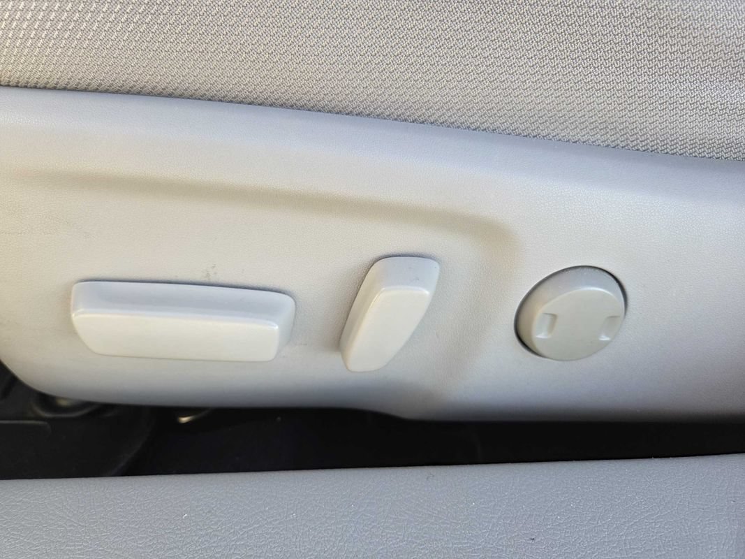 Used 2014 Toyota Camry LE FWD image 17