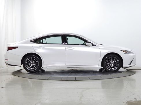 Used 2024 Lexus ES 350 w/ Premium Package FWD image 10