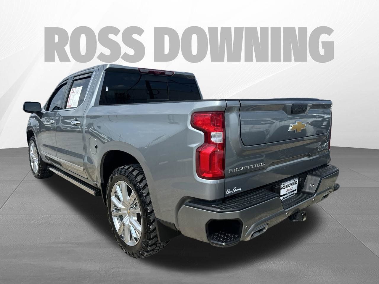 Used 2025 Chevrolet Silverado 1500 High Country AWD/4WD image 6