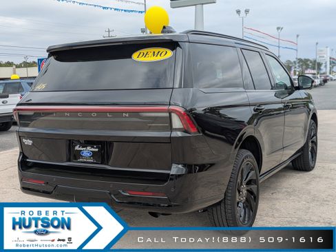 New 2026 Lincoln Navigator Reserve w/ Jet Appearance Package image 6