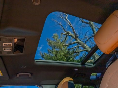 Used 2024 Land Rover Defender 110 V8 image 51