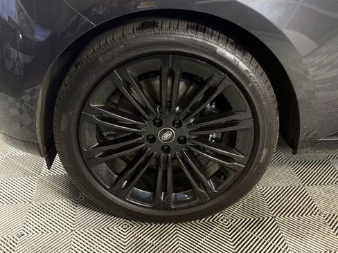 New 2025 Land Rover Range Rover Long Wheelbase SE image 11