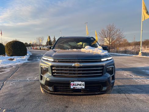 New 2026 Chevrolet Traverse High Country image 2