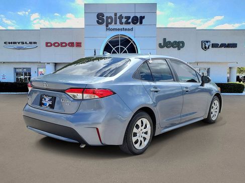 Used 2020 Toyota Corolla LE FWD image 2