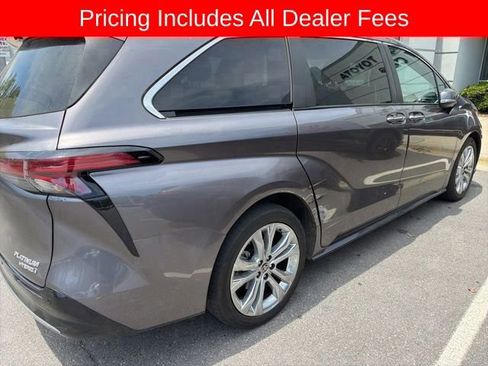 Used 2022 Toyota Sienna Platinum FWD image 9