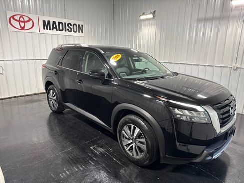 Used 2025 Nissan Pathfinder SL AWD/4WD image 4