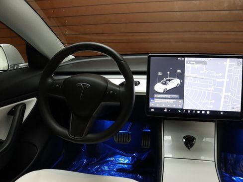 Used 2020 Tesla Model 3 Performance image 16
