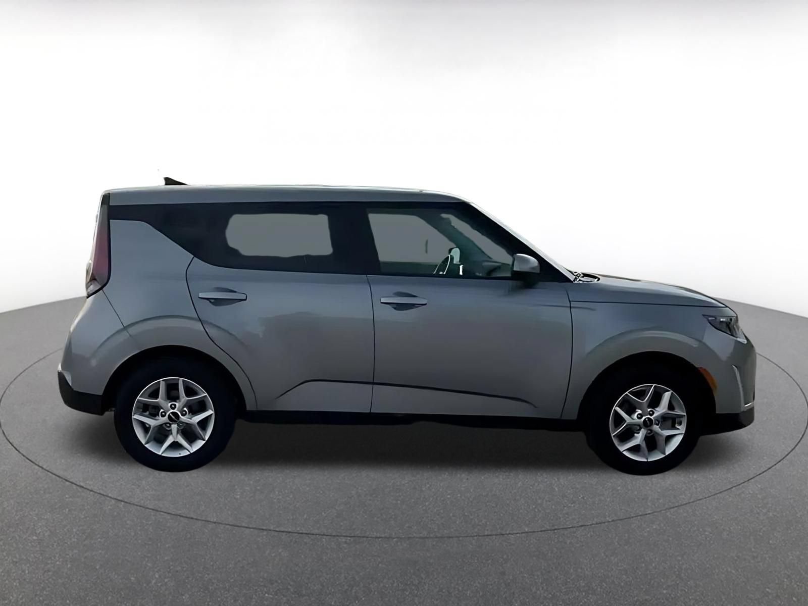 Used 2025 Kia Soul LX w/ LX Technology Package FWD image 15
