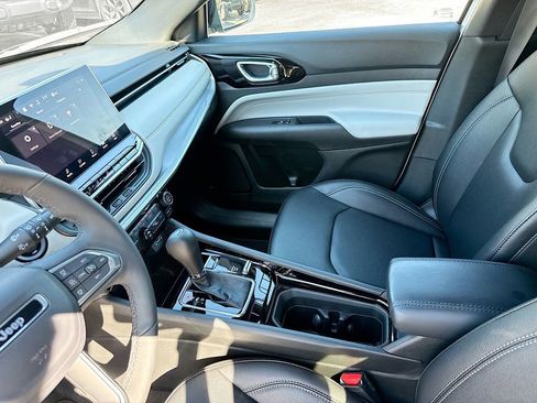 Used 2026 Jeep Compass Limited image 26