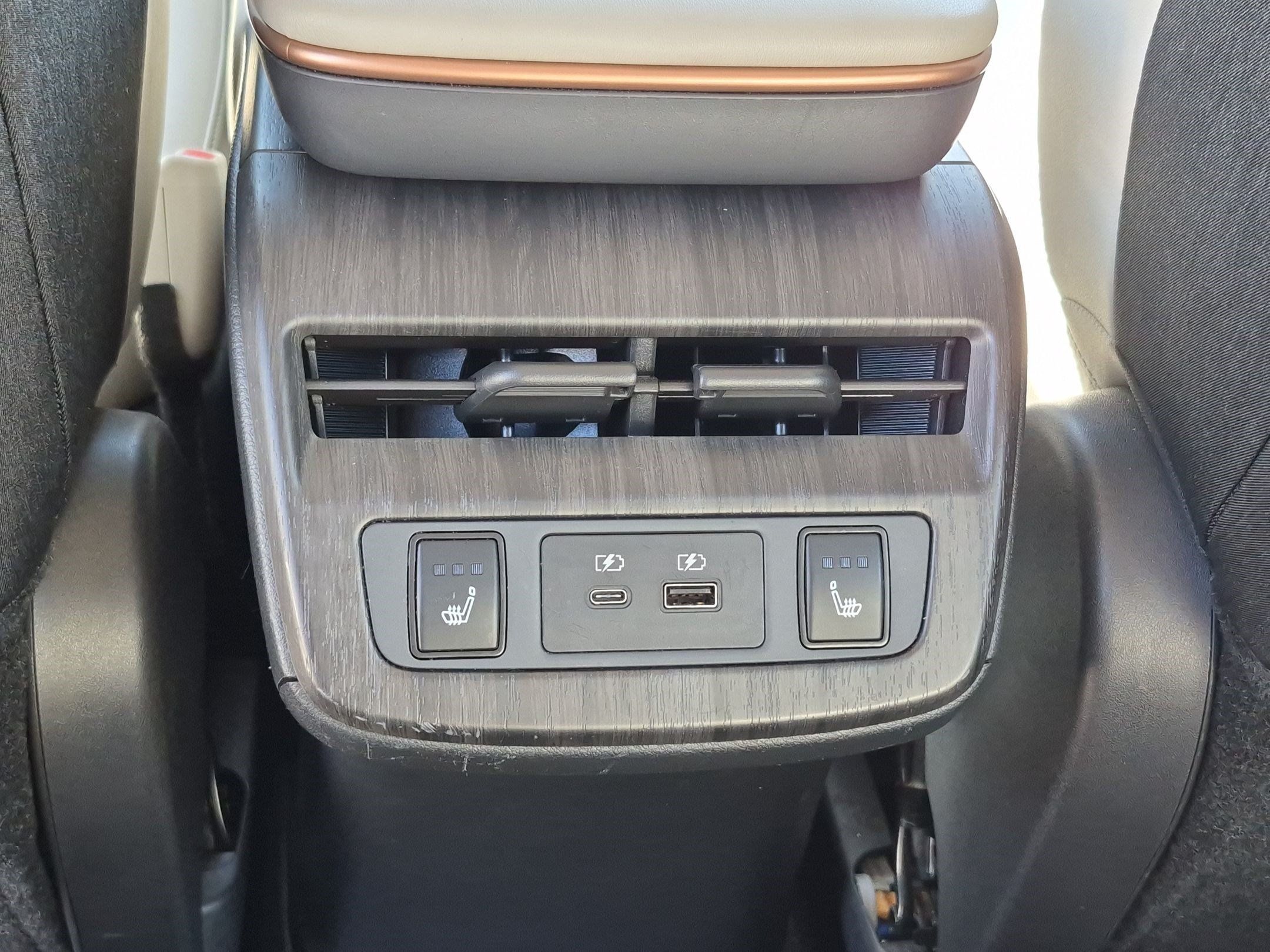 Used 2023 Nissan Ariya AWD image 26