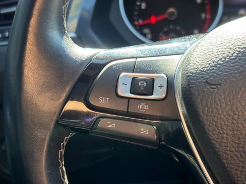 Used 2021 Volkswagen Tiguan SE R-Line image 17