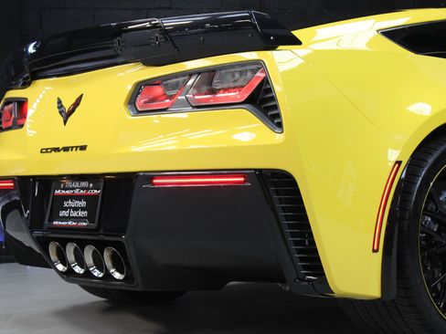 Used 2016 Chevrolet Corvette Z06 w/ 3LZ Preferred Equipment Group image 17