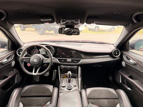 Used 2017 Alfa Romeo Giulia Quadrifoglio RWD image 44