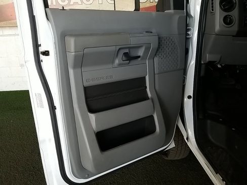 Used 2015 Ford E-450 and Econoline 450 Super Duty w/ Power Windows & Locks Group image 29