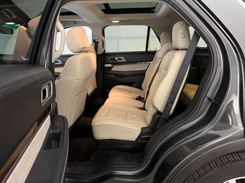 Used 2016 Ford Explorer Platinum image 15