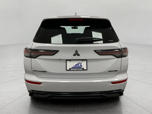 New 2026 Mitsubishi Outlander LE AWD/4WD image 36