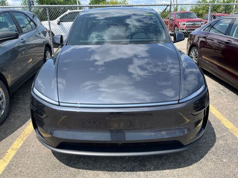 Used 2026 Tesla Model Y 2WD image 22