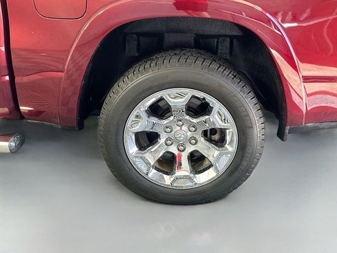 Used 2019 RAM 1500 Laramie RWD image 32