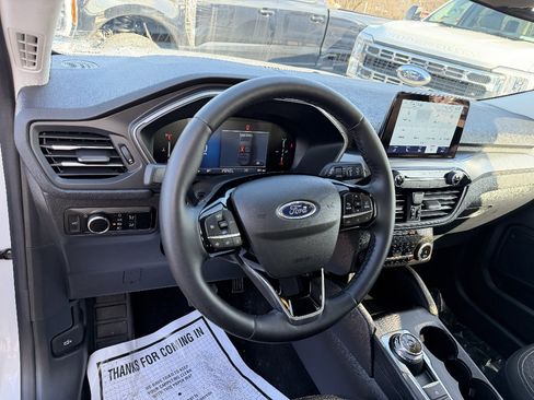 Used 2025 Ford Escape Active w/ Cold Weather Package image 13