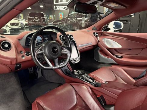 Used 2020 McLaren GT RWD image 10