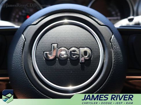 Used 2023 Jeep Wrangler Unlimited AWD/4WD image 25