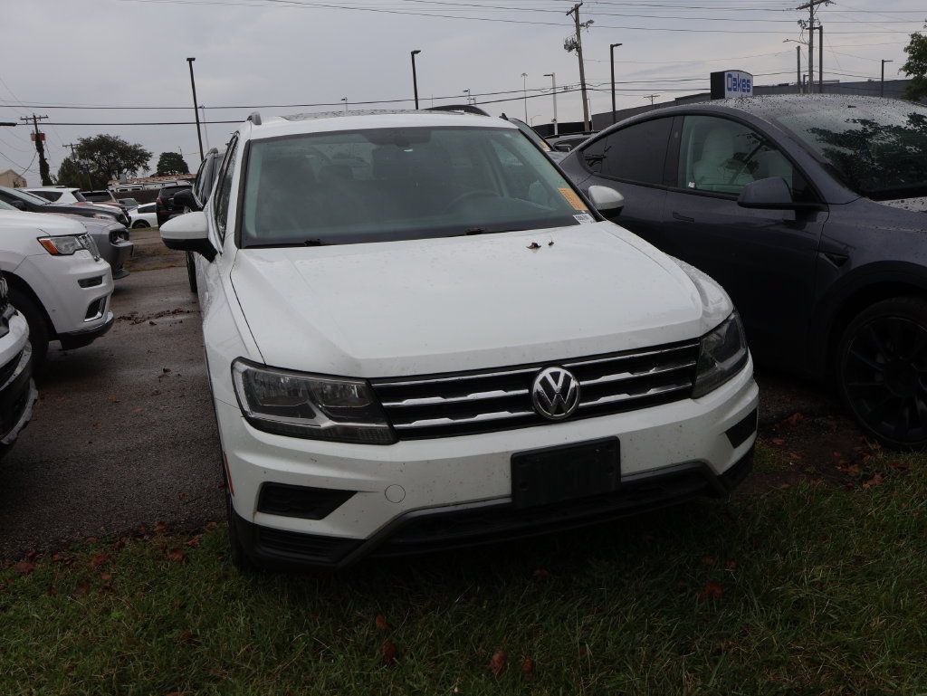 Used 2021 Volkswagen Tiguan SE w/ Panoramic Sunroof Package AWD/4WD image 4