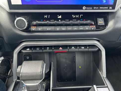 Used 2022 Toyota Tundra Platinum w/ Advanced Package image 28