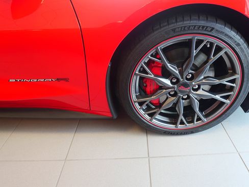 Used 2025 Chevrolet Corvette Stingray Preferred Conv w/ Z51 Performance Package RWD image 7