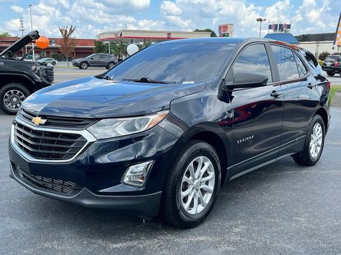 Used 2020 Chevrolet Equinox LS w/ LS Convenience Package FWD image 3