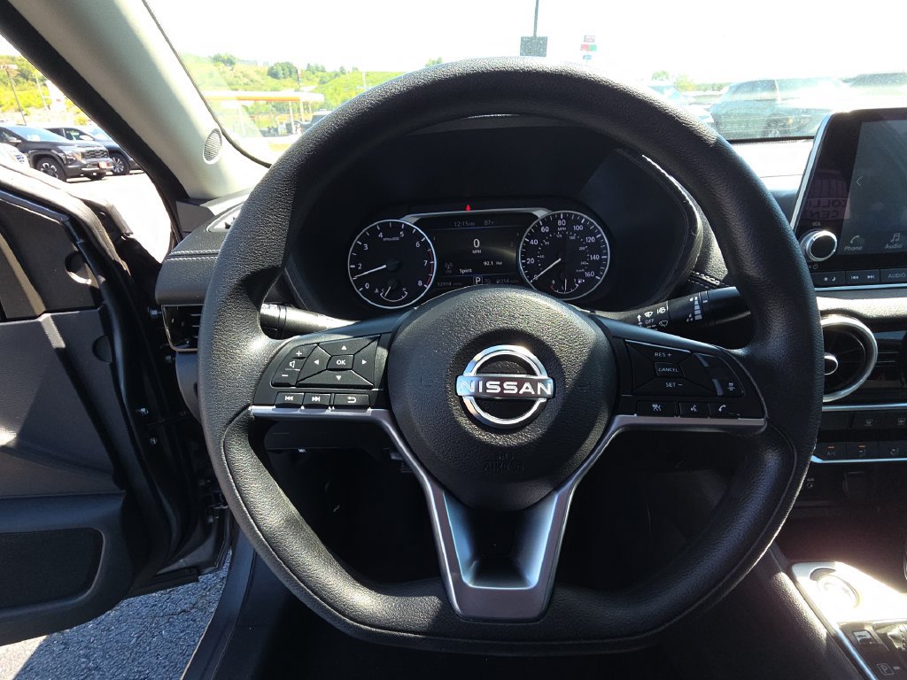 Used 2024 Nissan Sentra SV FWD image 17