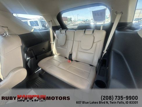 Used 2022 Ford Explorer XLT w/ Equipment Group 202A AWD/4WD image 16