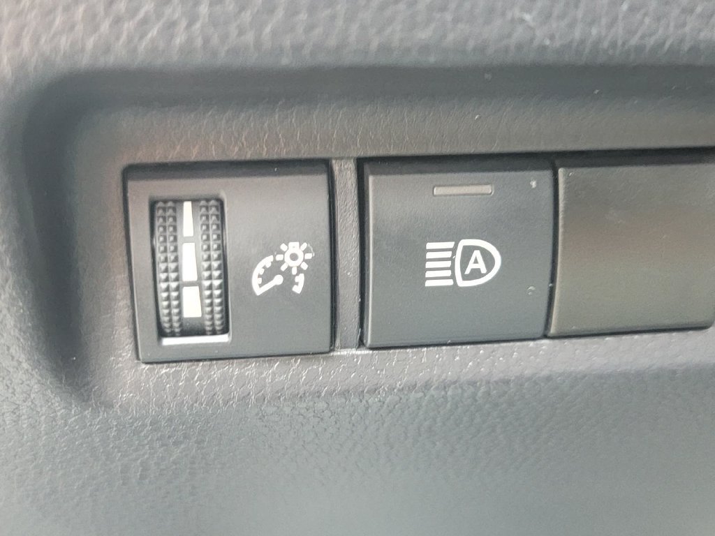 Used 2025 Toyota RAV4 XLE AWD/4WD image 34