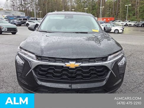 Used 2024 Chevrolet Trax LS FWD image 2
