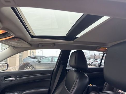 Used 2017 Chrysler 300 C image 16