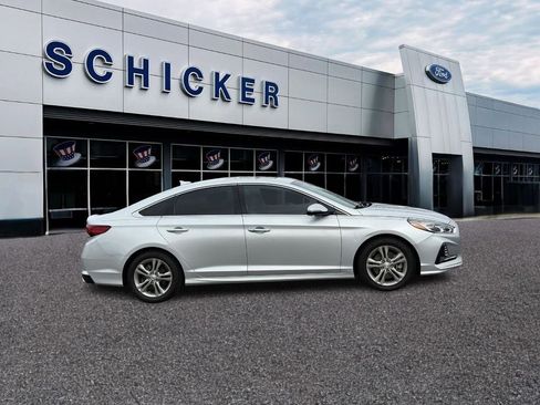 Used 2018 Hyundai Sonata Limited w/ Limited Ultimate Package 03 FWD image 2