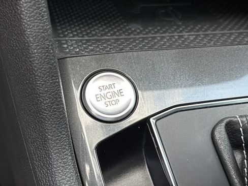 Used 2021 Volkswagen Tiguan SE R-Line FWD image 29